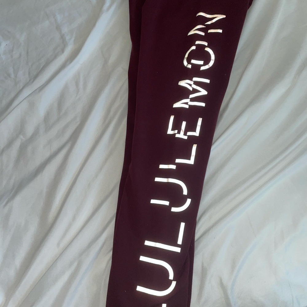 Gorgeous maroon “Lululemon” leggings